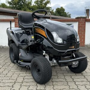 Black Edition Pro 227/102 Twin H 4WD - Made by Stiga inkl. TK520 Kehrmaschine – Bild 8