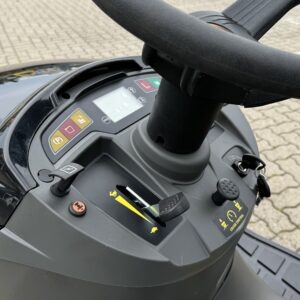 Black Edition Pro 227/102 Twin H 4WD - Made by Stiga inkl. TK520 Kehrmaschine – Bild 11