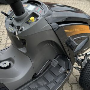 Black Edition Pro 227/102 Twin H 4WD - Made by Stiga inkl. TK520 Kehrmaschine – Bild 13