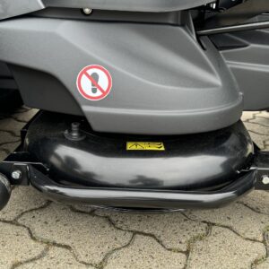 Black Edition Pro 227/102 Twin H 4WD - Made by Stiga inkl. TK520 Kehrmaschine – Bild 15