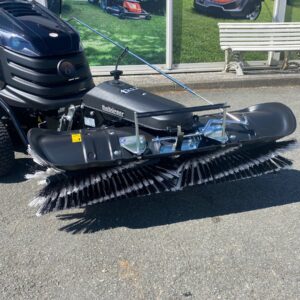 Black Edition Rasentraktor BL 270/102 Twin H by Efco mit Kehrmaschine – Bild 3