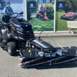 Black Edition Rasentraktor BL 270/102 Twin H by Efco mit Kehrmaschine – Bild 9