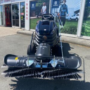 Black Edition Rasentraktor BL 270/102 Twin H by Efco mit Kehrmaschine – Bild 6