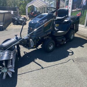 Black Edition Rasentraktor BL 270/102 Twin H by Efco mit Kehrmaschine – Bild 7