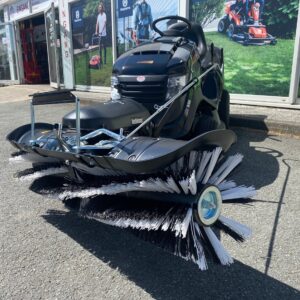 Black Edition Rasentraktor Pro 225/92 Twin H mit Kehrmaschine – Bild 5