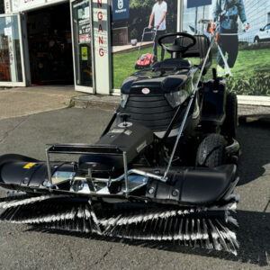 Black Edition Rasentraktor Pro 228/108 Twin HS inkl. TK520 Kehrmaschine – Bild 5